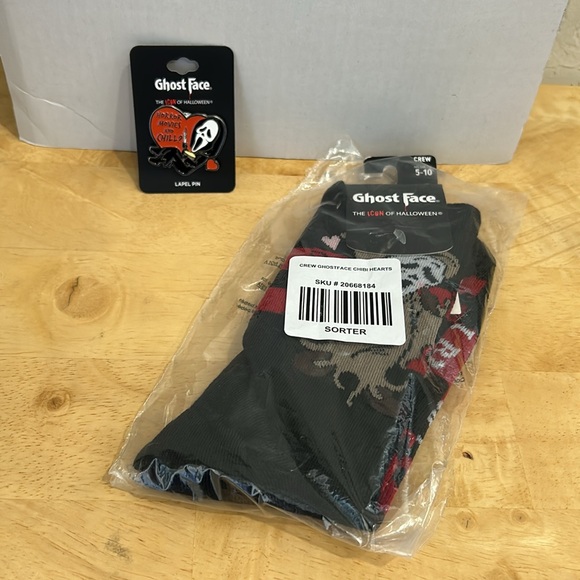 Scream Ghost Face Chibi Bundle: Enamel Pin and Crew Socks - Picture 6 of 16